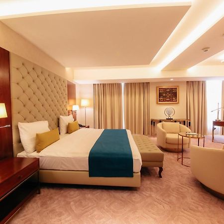 Bravia Hotel Niamey Buitenkant foto