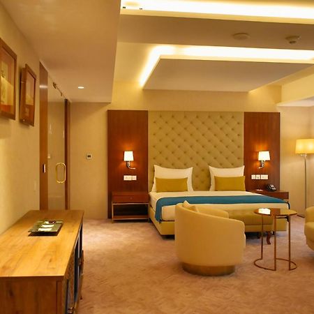 Bravia Hotel Niamey Buitenkant foto
