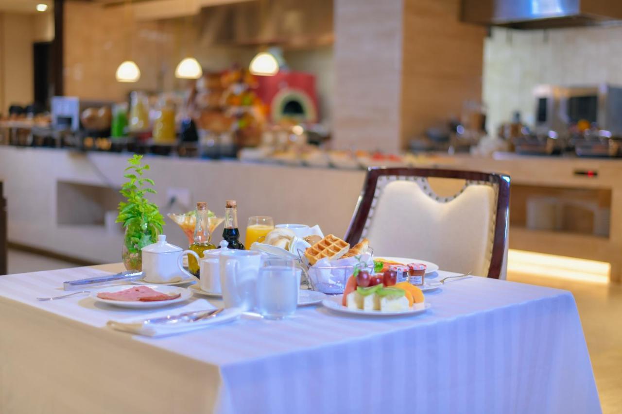 Bravia Hotel Niamey Buitenkant foto