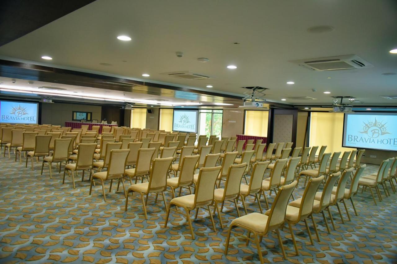 Bravia Hotel Niamey Buitenkant foto