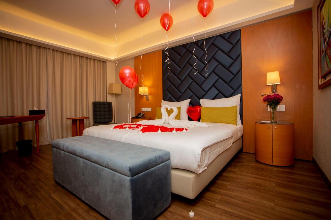 Bravia Hotel Niamey Buitenkant foto