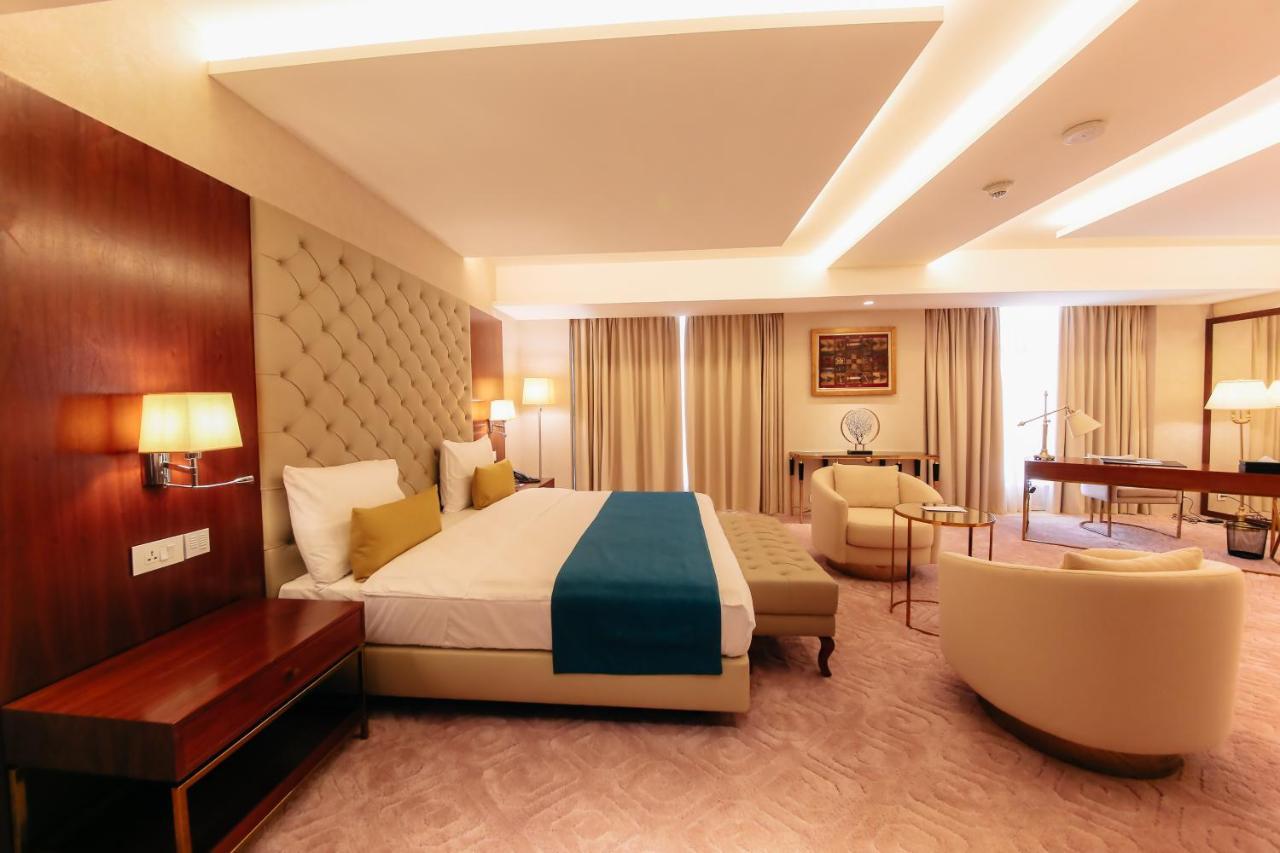 Bravia Hotel Niamey Buitenkant foto