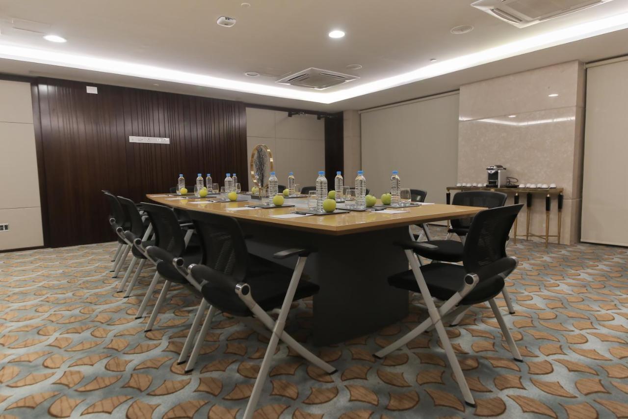 Bravia Hotel Niamey Buitenkant foto