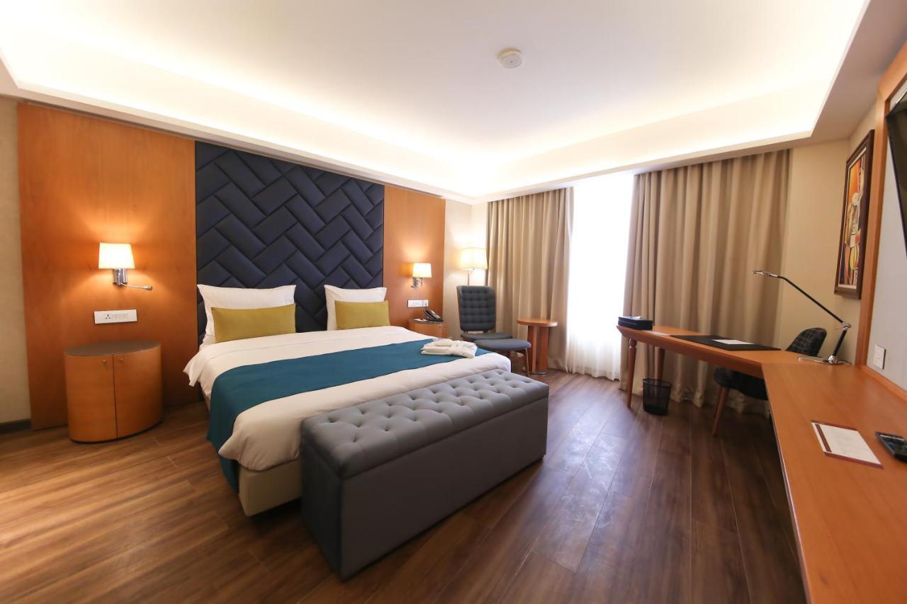 Bravia Hotel Niamey Buitenkant foto