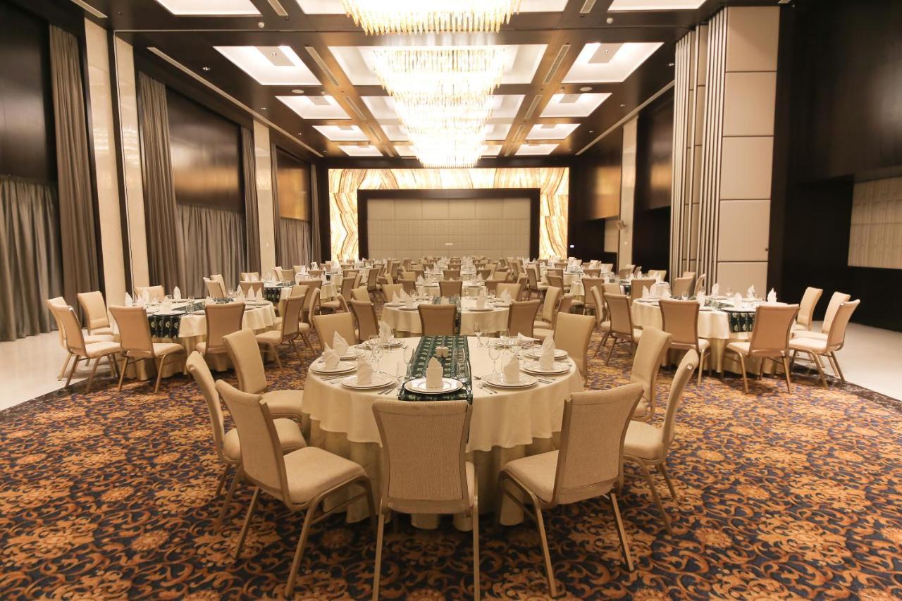 Bravia Hotel Niamey Buitenkant foto